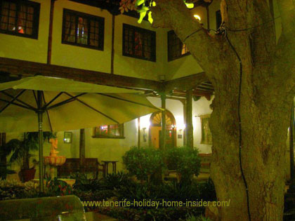 Abaco garden recluse in its Patio interior yard where comfortable Wicker chairs invite to take seats to enjoy the paradisical surrounding