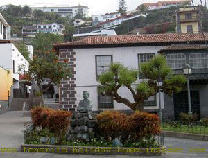 Casa Ventoso Puerto Cruz with Taoro Hotel on horizon