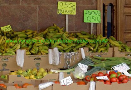 Cheapest Tenerife bananas at the permanent street market in C/Mequinez