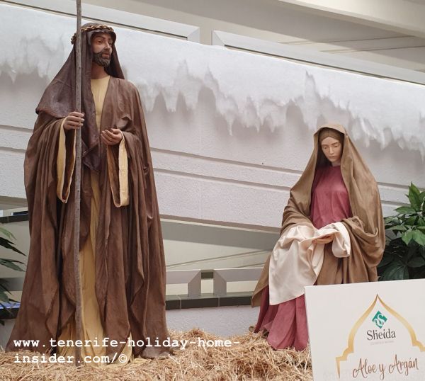 Christmas 2024 with a peculiar nativity scene by sculptures at the <i>Rastro Puerto de la Cruz </i>
