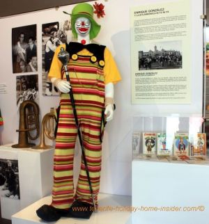 Don Enrique in 2010 with his last carnival costume