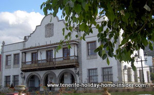 Leaning center Realejos biblioteca de Viera y Clavijo library.