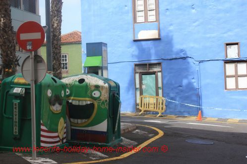 Park Plaza for car parking in an artistic environment right next to the Plaza of the Camarones