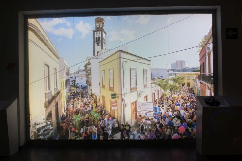 Santa Cruz Noria during carnival as displayed by this photo in a very large size in Casa del Carnival