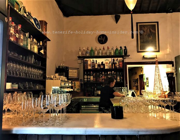The well-stocked bar at La Hierbita where street terrace entertainment is said to have been awesome during Tenerife Carnival in its capital