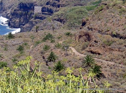 Viewpoint Sant Pedro that reveals the ruin of La Gordejuela.